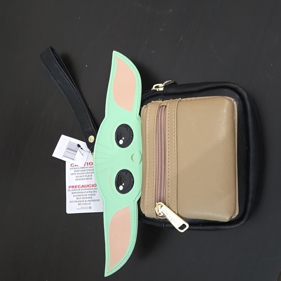The Child Mandalorian Baby Yoda Star Wars Loungefly Wristlet Belt Bag Disney - Picture 1 of 8